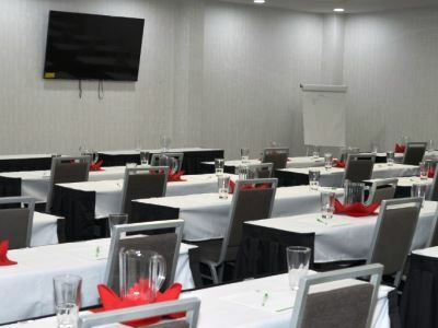 Hotel - East-medical Ctr Area By Ihg 3*